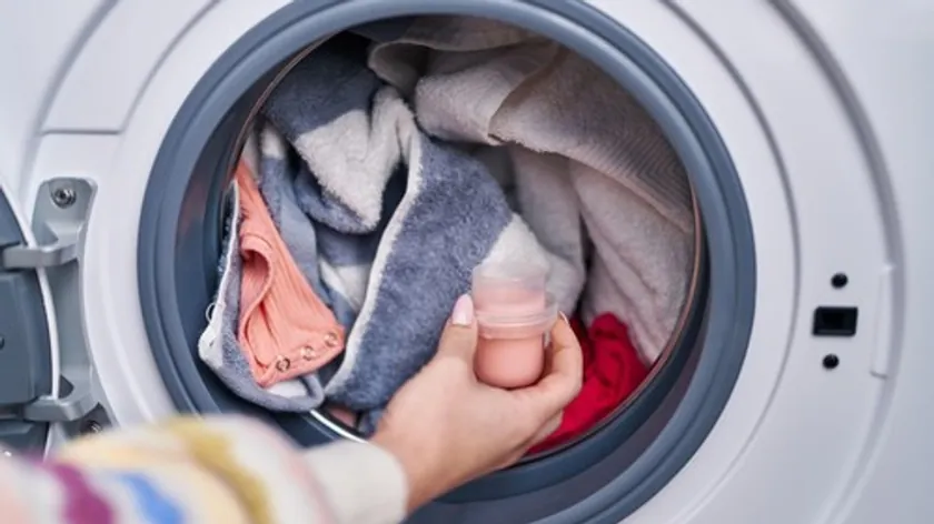 Tuz Çamaşır Makinesinde Elektrik Tasarrufu Sağlar, Kıyafetleri Korur