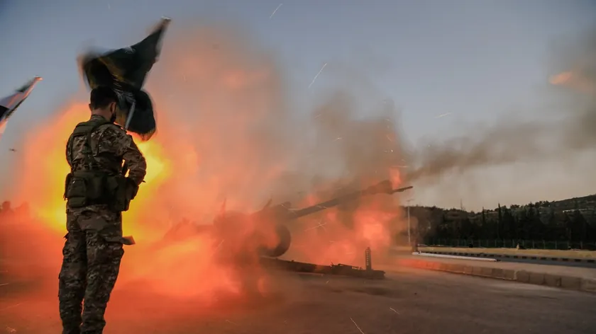 Suriye Lübnan sınırına binlerce asker ve füze birimi konuşlandırdı, çatışma bölgeye yayılıyor