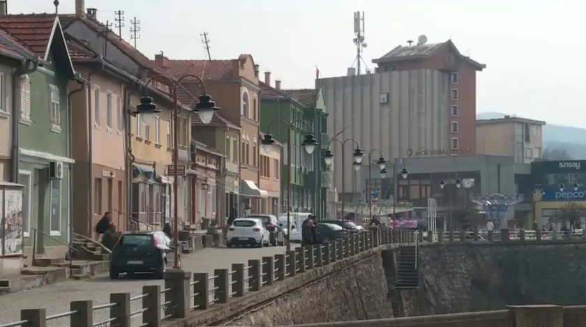 Sırbistan'da Niş kamu şirketi, seçimler öncesi Knjaževac sokaklarını temizlemesiyle tartışma konusu oldu