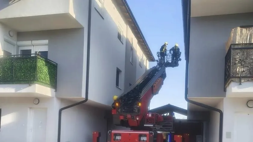 Novi Sad'da yangın İlk ve ikinci kat balkonları yanmış