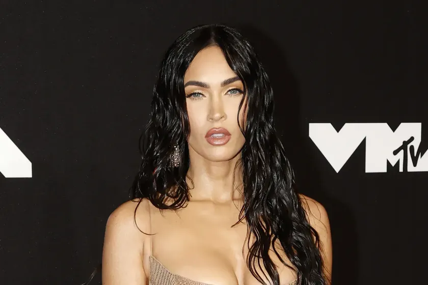 Megan Fox, yeni Instagram gönderisiyle hayranlarını geçmişe götürdü