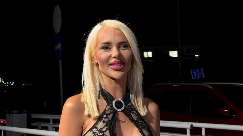 Vanja Prodanović, yeni yarışmacılarla tanışmak için karantin alanında.