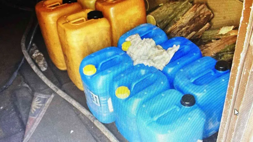 Sırbistan'ın Aranđelovac kentinde evinde yasa dışı akaryakıt bulunan kadın gözaltına alındı