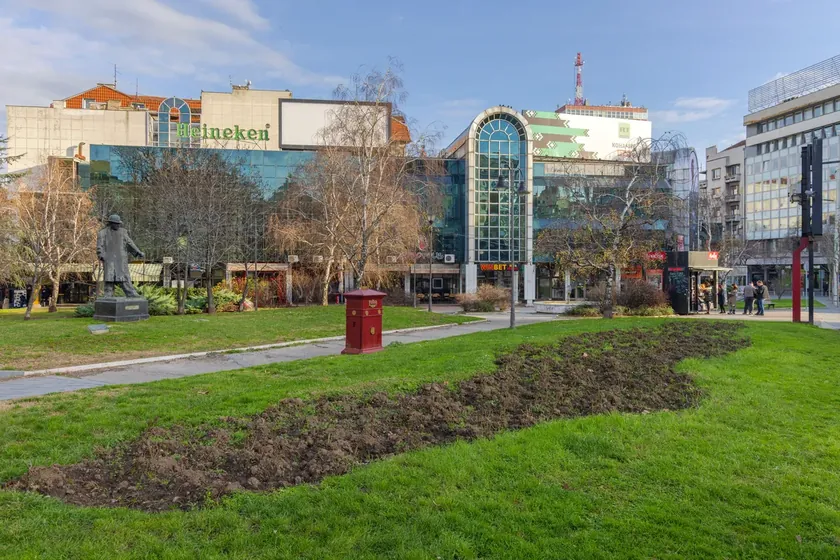 Beograd'taki "Staklenac" alışveriş merkezi yıl sonunda yıkılacak.