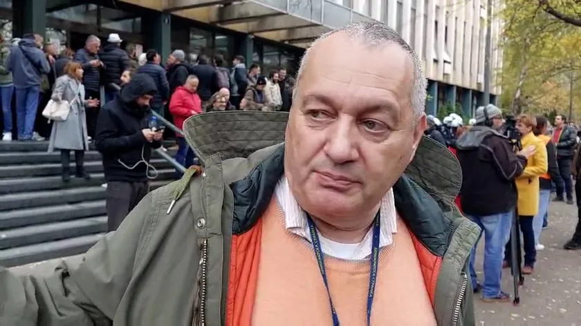 Sırbistan'da Pro-Avrupa Muhalefet Partileri Arasında Vekil Geçişleri Tartışması Başladı