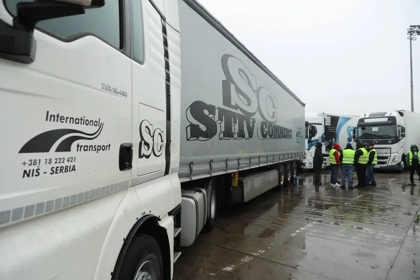 Sırbistan Batrovci Horgoš sınır kapılarında tır gecikmeleri ve kuvvetli rüzgar uyarısı