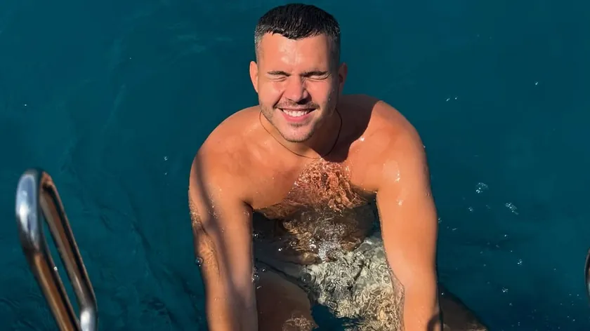 Viktor Živojinović Kapri'de Tatil Yapıyor