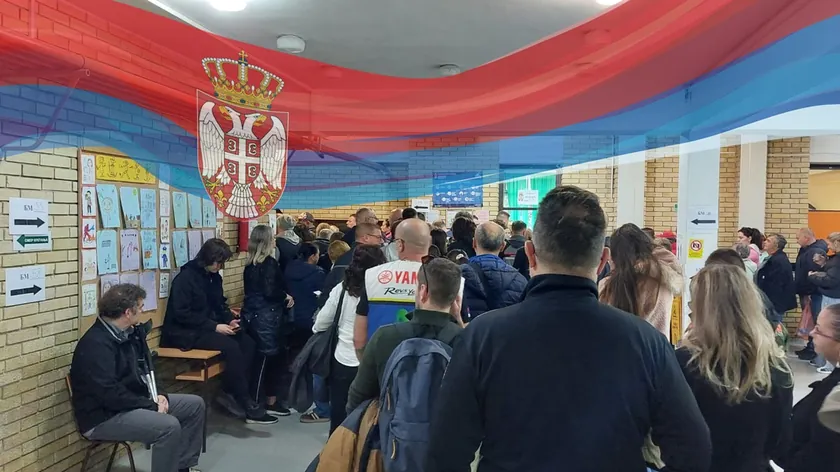 Sırbistan'da erken genel seçim: 6,45 milyon seçmen sandık başında