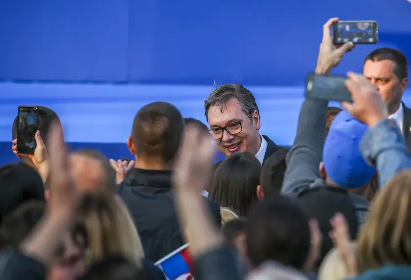Vučić para harcadığı ve vatandaşları korkutuyor Kampanya giriyor mu yoksa daha fazla ilaç alıyor mu?