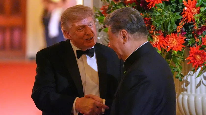 Egemenlik, ulusal bir önceliktir. Çin, 18 ay geridedir." Trump, ABD'nin yapay zeka alanındaki gelişmeyi yavaşlatmayacağını belirtti.