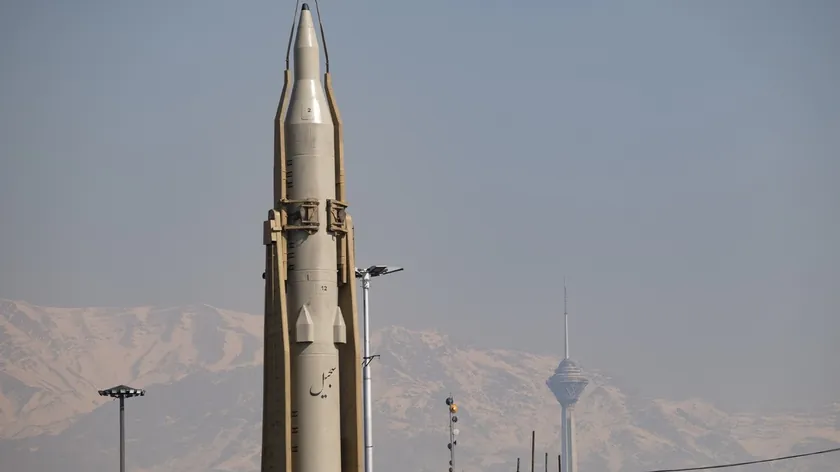 İran İsrail'deki hedeflere füze saldırısı başlattı Sadcil füzeleri kullanıldı