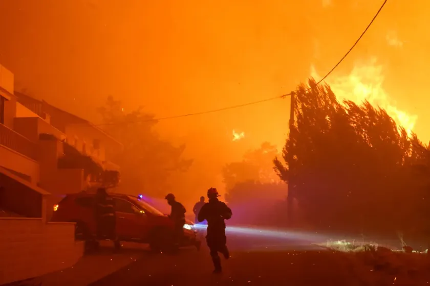 Sırbistan'da büyük bir yangın çıktı ve vatandaşlar bu durumdan endişeli.