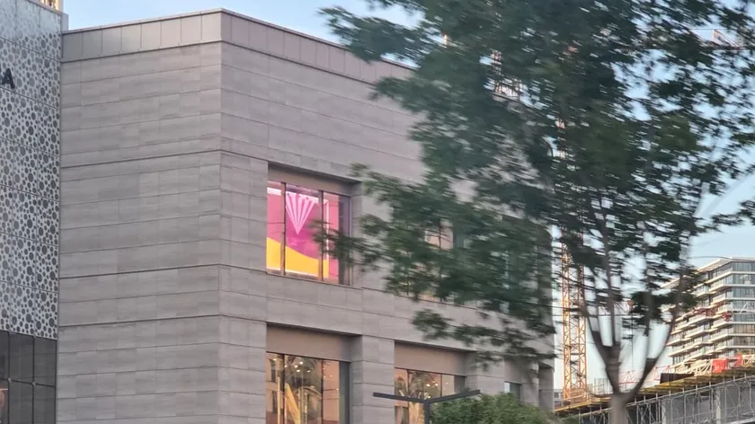 Trgovački Centar Galerija'da yangın çıktı Ziyaretçiler tahliye edildi, itfaiye ekipleri yerinde.
