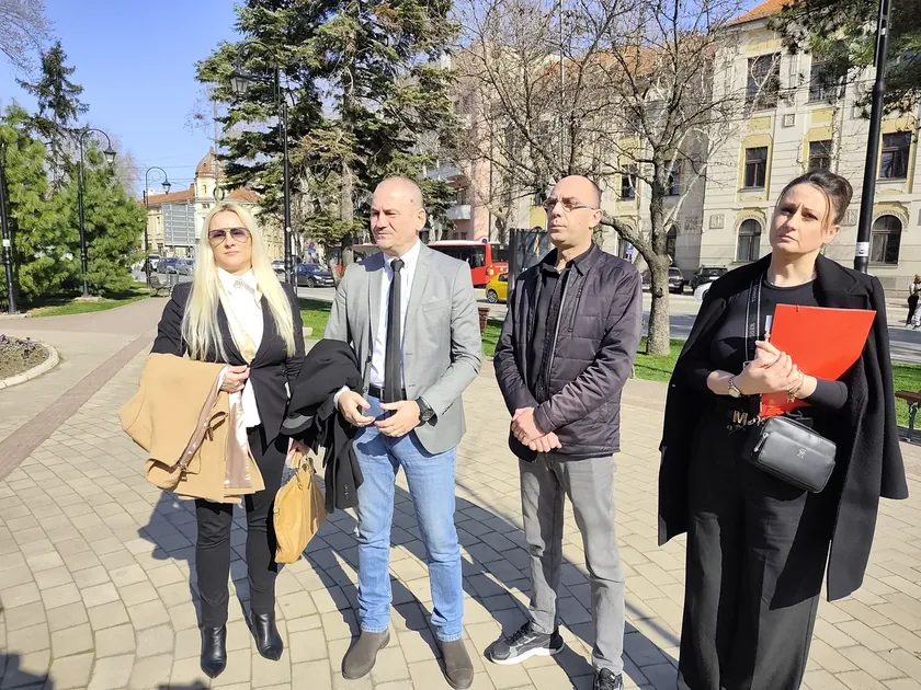 Sırbistan'da bir çocuk cinayetinin davasında savunma tarafının sunmuş olduğu tanıklar sorgulanıyor.