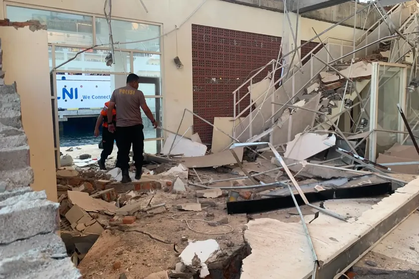 En az 38 kişinin hayatını kaybettiği bir depremde Avrupa Birliği yardım ediyor
