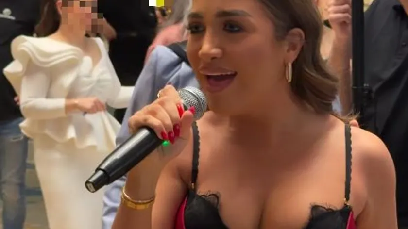 Sırbistan'da Ivica Dačić'in Eski Gelini Jokić Kırmızı Korseyle Konuşuldu