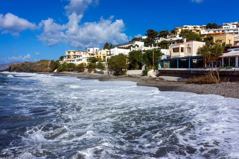 Avustralya'da denizde sürüklenen ailesini kurtarmak için çocuk kilometrelerce yüzdü
