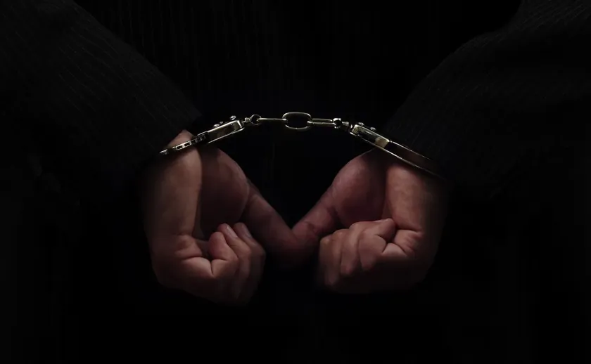 Üç Çin vatandaşı Novi Beograd'da polis memurlarına saldırı nedeniyle tutuklandı.