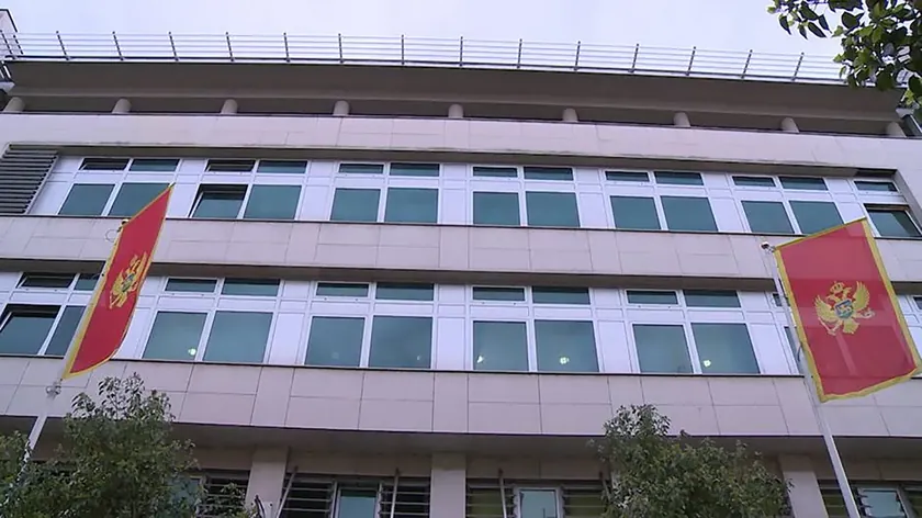 Sırbistan Hükümeti'nin yeniden yapılandırılması hakkında tartışmalar devam ediyor.