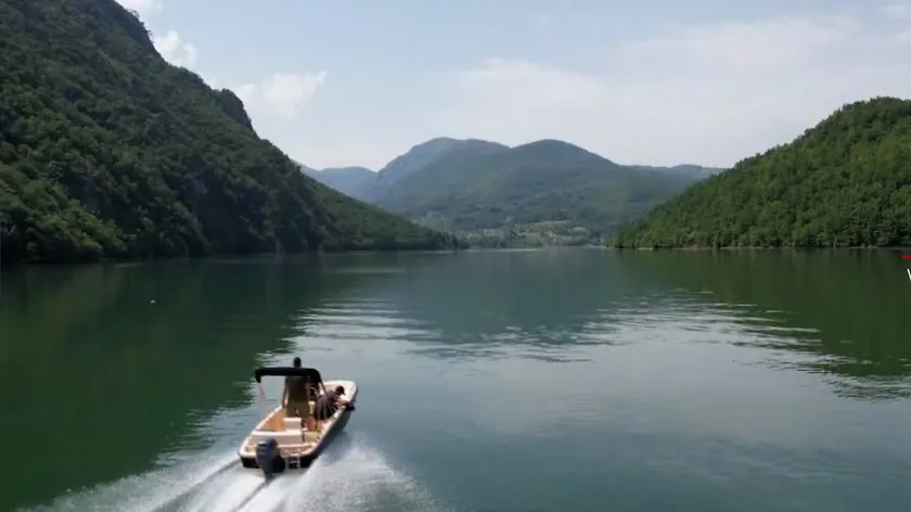 Sırbistan ordusu belirli bir bölgede vatandaşlara uyarılar bildirdi.