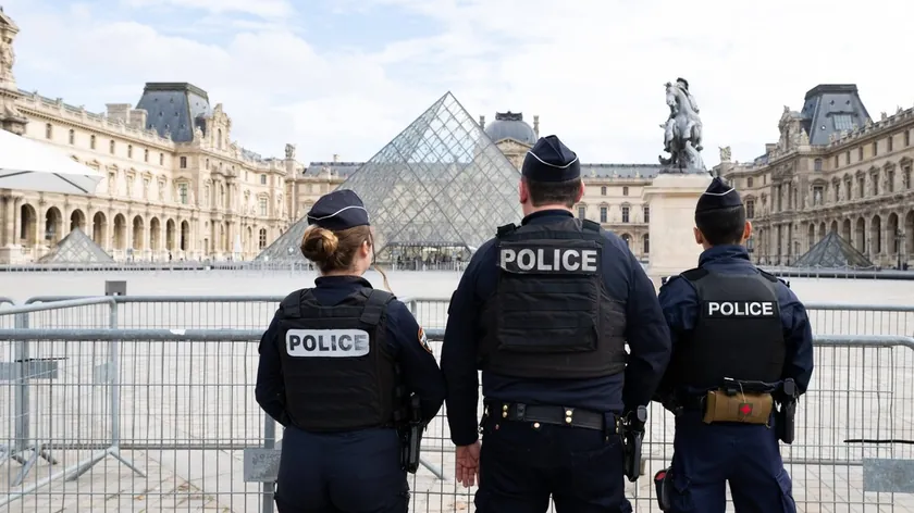 Sırbistanlı iki şüpheli, Louvre'daki spektaküler soygun hakkında ilk kez detaylı bilgi verdi.