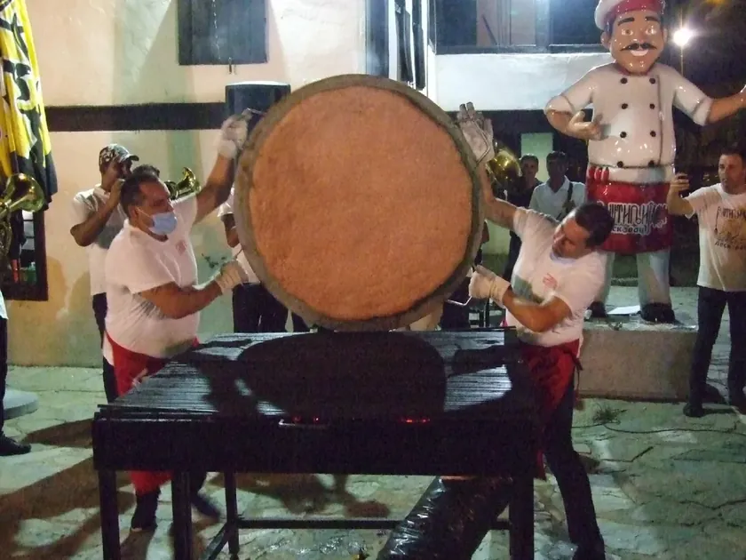 Leskovca'da RoÅ¡tiljada festivallerinde performans sergileyecek şarkıcılar için 84.000 euro ödenecek.