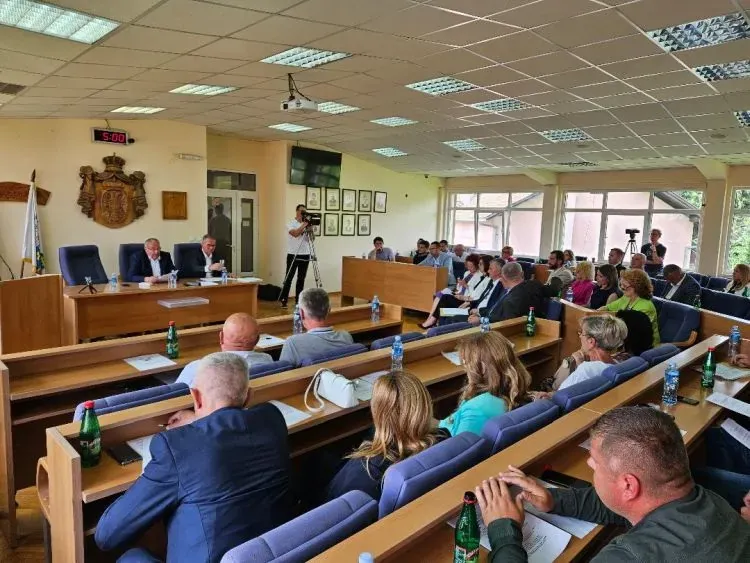 Sırbistan'daki Čajetina'da Zlatibor Gölü'nün Bir Kısmının Satıldığı İddiaları