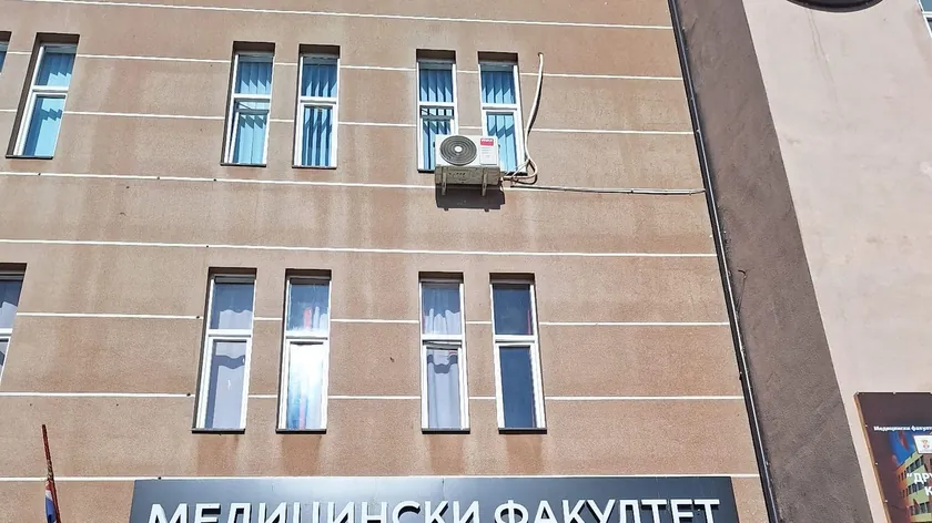 Sırbistan Eğitim Bakanlığı Tıp Fakültesi'ne öğrenci parlamentosu seçimleri nedeniyle denetim başlattı