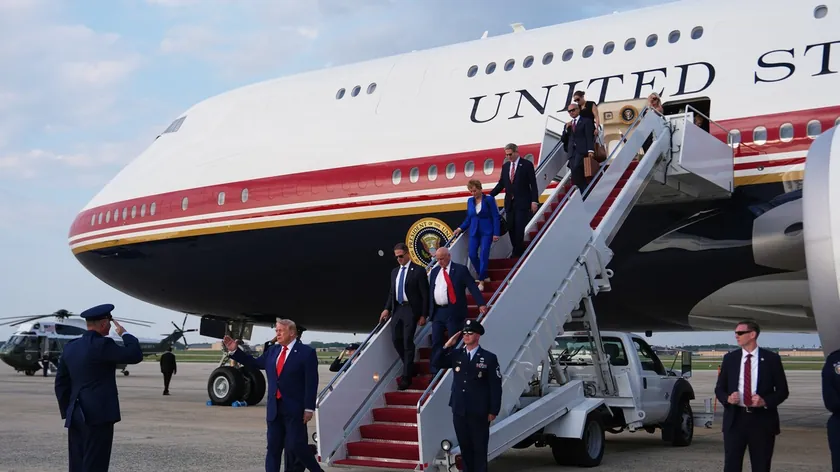 ABD Başkanı Donald Trump Ankaradan Dönüşünde Uçağını Değiştirdi