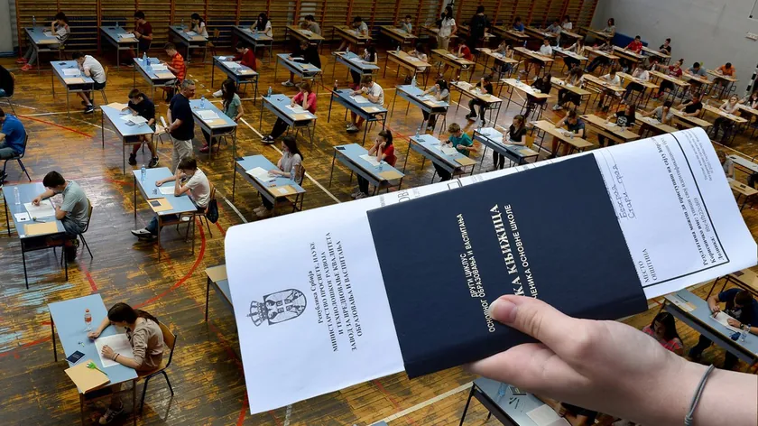 Sırbistan'da öğrenciler hızla iş bulmak için meslek liselerine yöneliyor yüksek maaş umuduyla