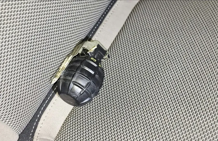 Sırbistan'ın Belgrad kentinde maskeli bir çocuk el bombasıyla yakalanarak gözaltına alındı.