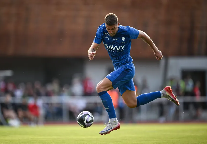 Muhteşem Gol: Sergej Milinković-Savić, Al Hilal ve Al Hazem Maçında 40 Metreden Başla Geçti