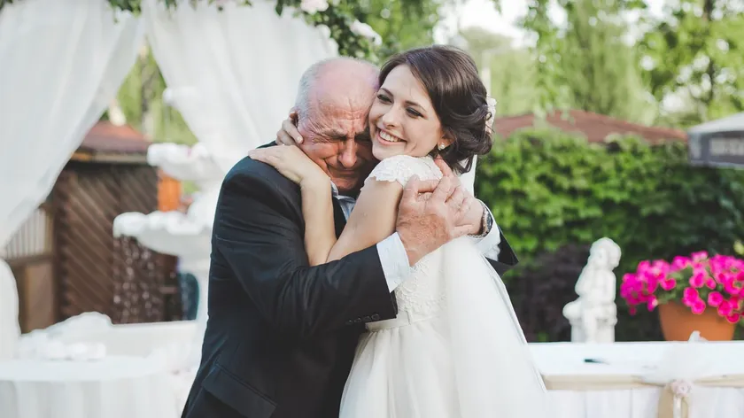 Mutluluktan Neden Ağlarız: Beynin Yoğun Duygulara Tepkisi ve Gözyaşlarının Rolü