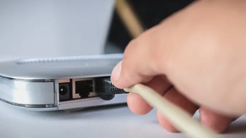 Uzmanlar, Wi-Fi yönlendiriciye madeni para koymanın internet sinyalini güçlendirmediğini belirtiyor