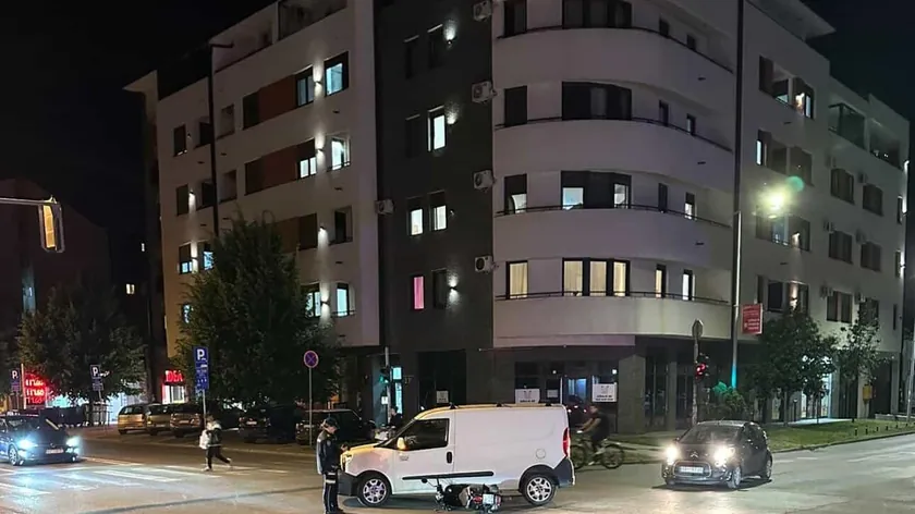 Sırbistan'ın Novi Sad Şehrinde Trafik Kazası: Motosiklet Sürücüsü Devrildi