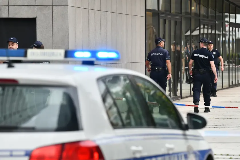 Kragujevç'te devriye gezen polis 8 kişiyi yakaladı.