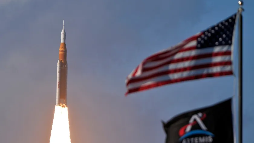 NASA, 50 yıl sonra insanlı Ay görevi Artemis II'yi Florida'dan başarıyla fırlattı