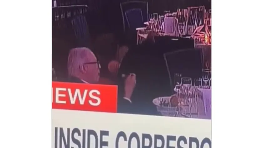 Washington'daki gala yemeğinde silahlı saldırı: Sakince yemek yiyen adam viral oldu