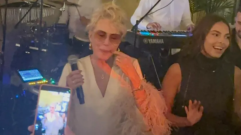 Lepa Brena, Džejli Ramović veb videosuna tepki tepki tepki.