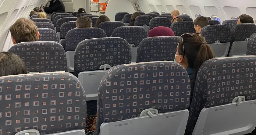 Kıbrıs Larnaka Havalimanı'nda insansız hava aracı uyarısı ile uçuşlar iptal edildi