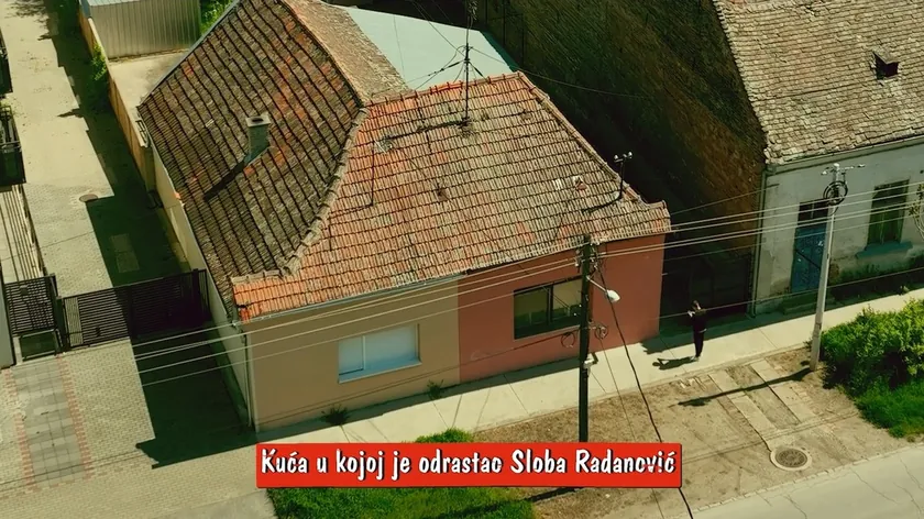 Sırp şarkıcısı Sloba Radanović ailesiyle Zrenjanin'de annesini ziyaret etti.