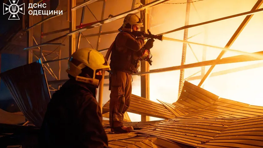 Ukrayna'nın Mıkolayiv bölgesinde Rus İHA'sı ambulansa saldırdı, iki kişi yaralandı