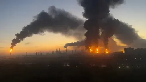 Ukrajina Moskvu dronlarla bombaladı En az üç ölü, bir petrol tesisinde yangın çıktı.
