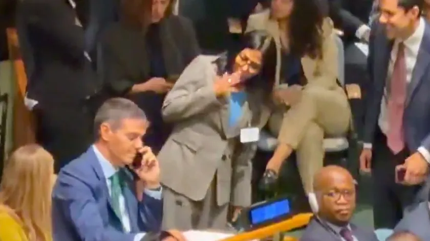 Venezuela'nın geçici başkanı Delsi Rodrigez, Birleşmiş Milletler Genel Kurulu'nda İspanya Başbakanı Pedro Sançez'i ziyaret etti ve Venezuela'nın geleceği hakkında görüşmeye devam etmelerini istedi.