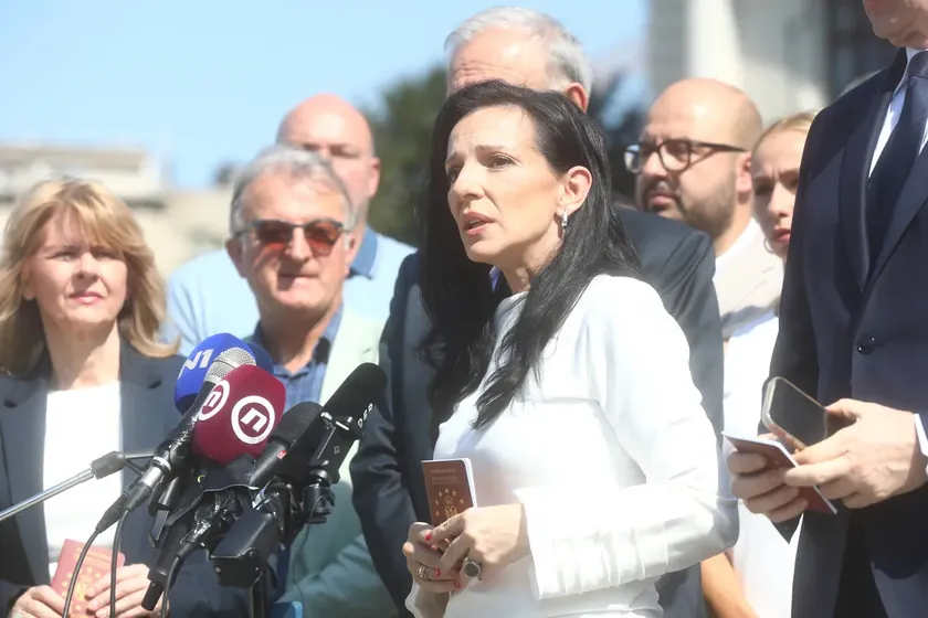 Sırpistan'da seçimler öncesi adaylar kampanyalarını sürdürüyor.