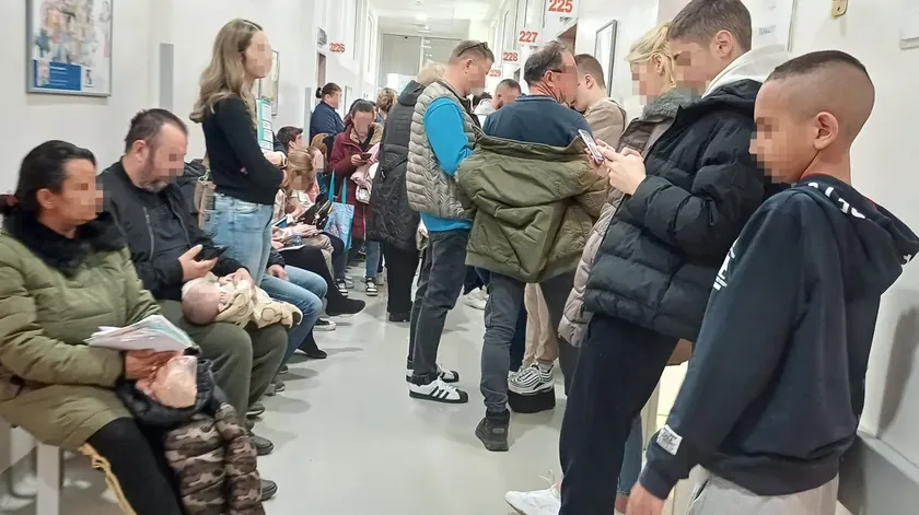 Mononükleoz vakaları artıyor: Çocuklardan bulaşan virüs ebeveynleri de yatağa düşürüyor