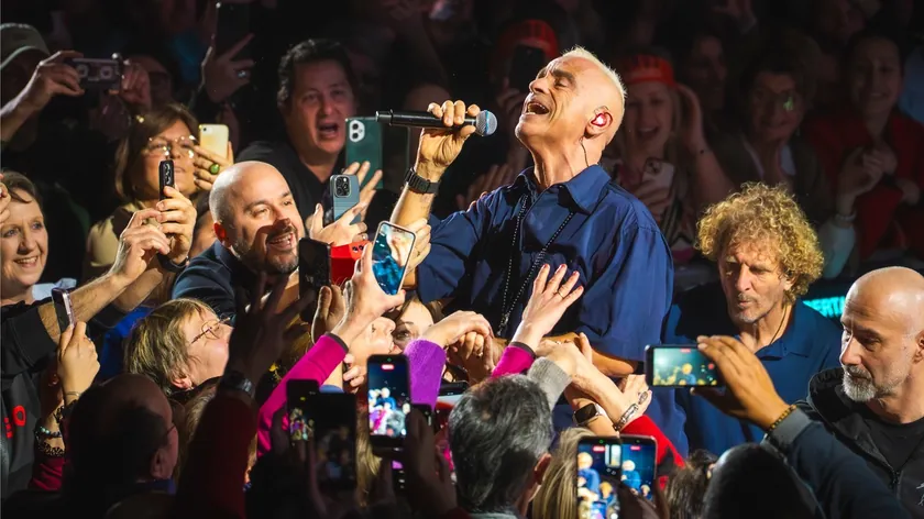 Sırbistan'ın Başkenti Belgrad'da Eros Ramazzotti Konserine Yoğun İlgi Bildirildi