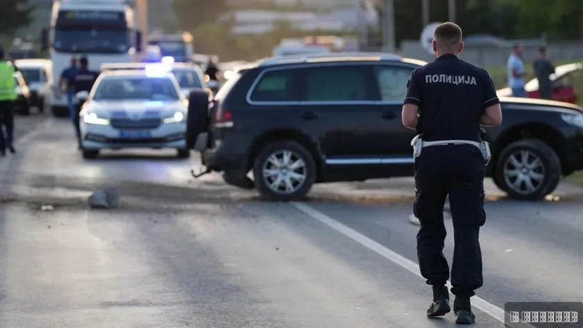 Sırbistan Ibar Karayolu'nda Alman plakalı BMW sürücüsü tehlikeli sürüşle görüntülendi