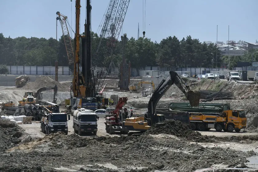 Sırbistan'da Eski Yugoslavya Oteli Yerine Yapılan Ritz-Carlton Kompleksinin İnşaatı Devam Ediyor