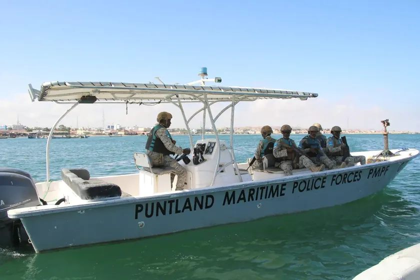 Somalili piratlar Türk gemisi ele geçirdi Kaçırılanlar arasında iki Sırp vatandaş da bulunuyor